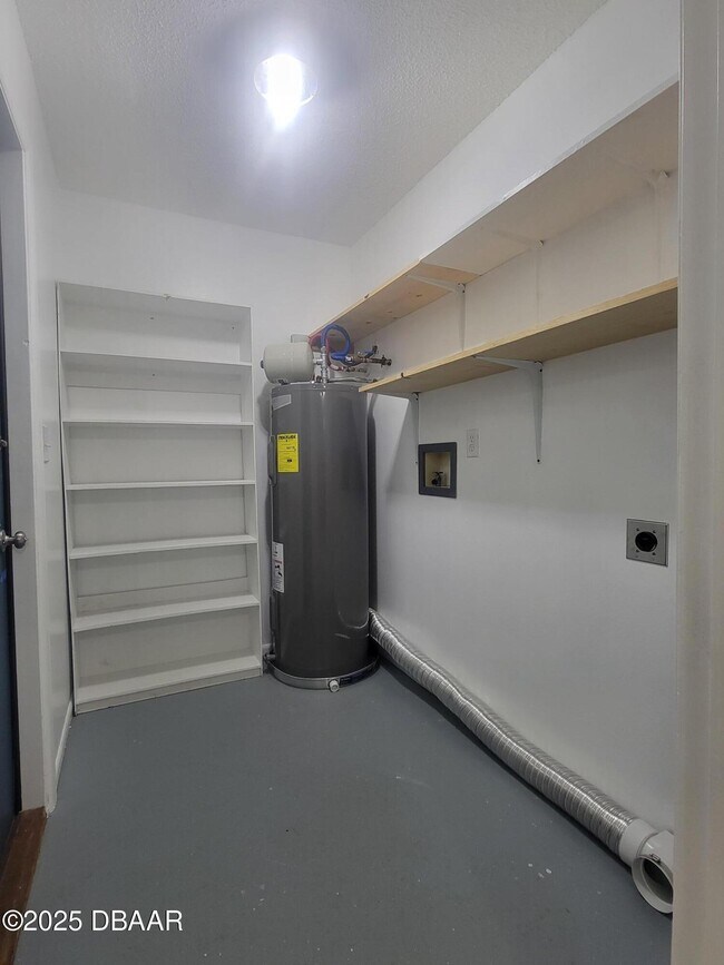 Building Photo - 1112 5th St