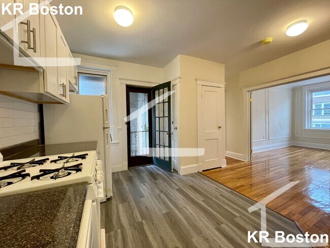 Building Photo - 8 Vinal St