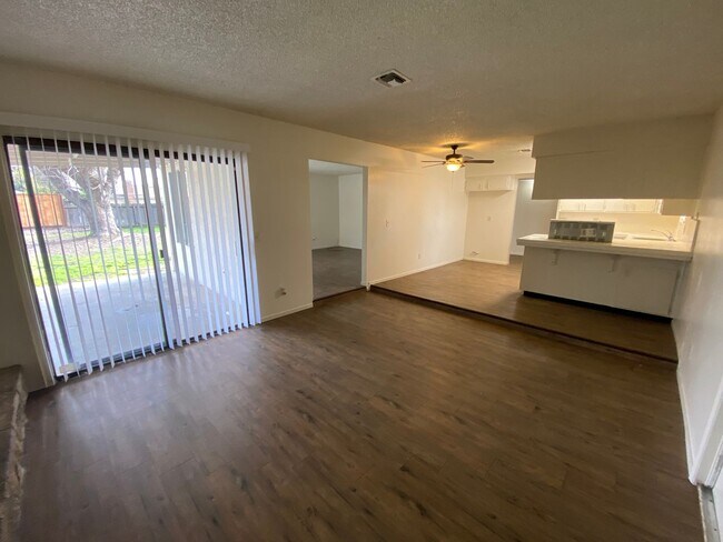 Building Photo - 2530 S Hall St