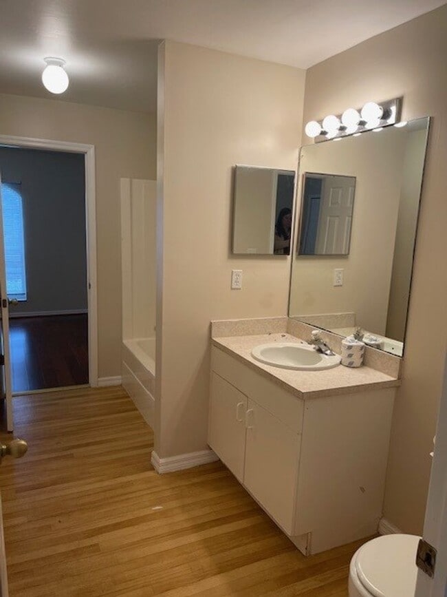 Building Photo - 910 SW 34th Terrace