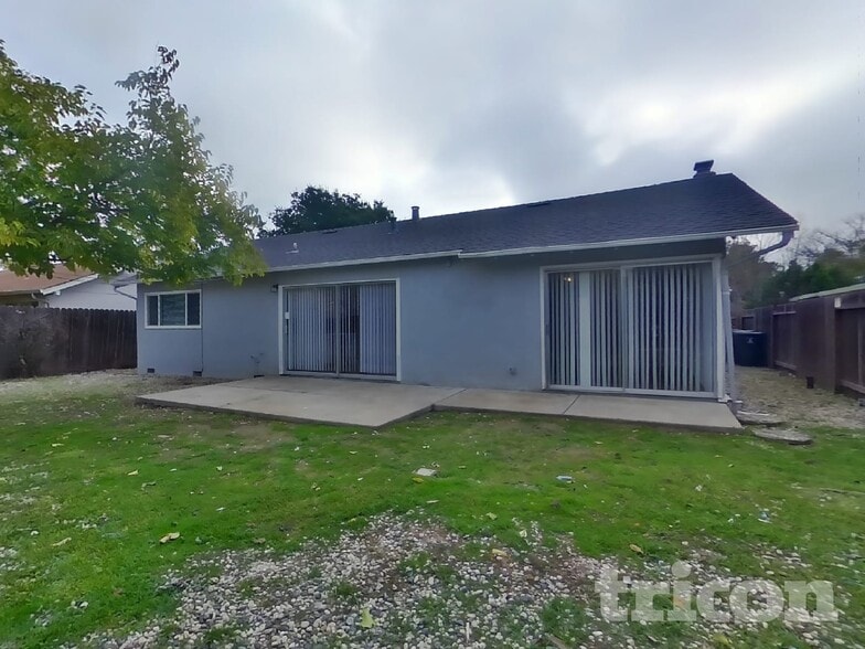 Building Photo - 378 Acacia St