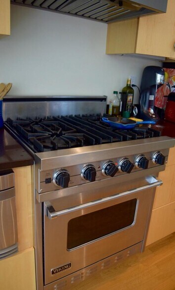 Building Photo - 1641 4th St