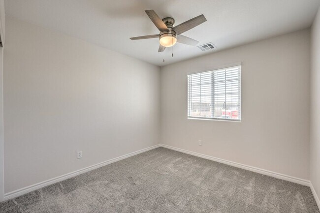 Building Photo - Fully Upgraded - 4bedroom & 2.5 bathrooms-