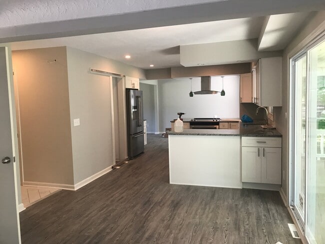 Building Photo - 264 Pickwick Dr