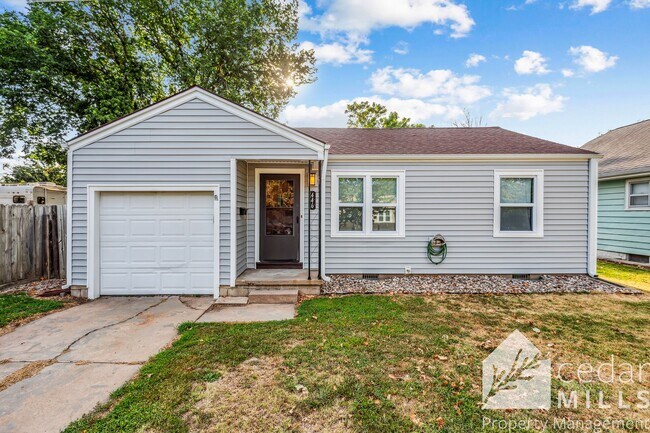 Primary Photo - 3 Bedroom Home w Garage