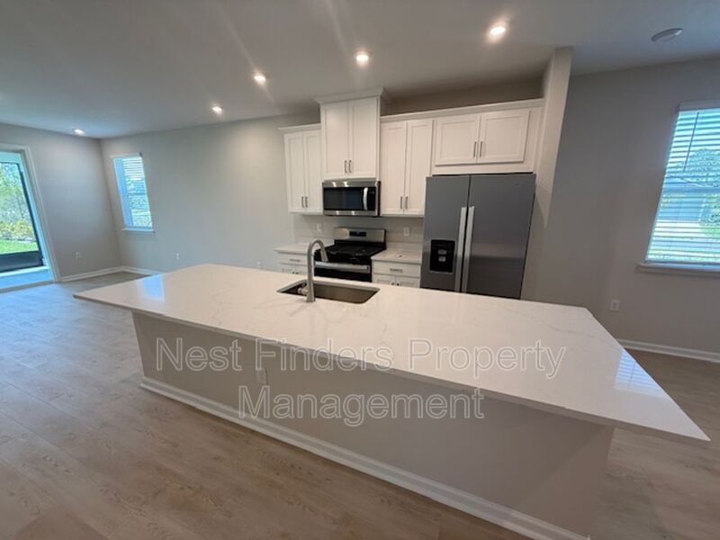 Building Photo - 299 Spruce Hl Pt