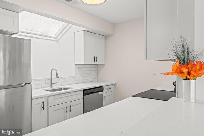 Building Photo - 1210 Thackery Ct