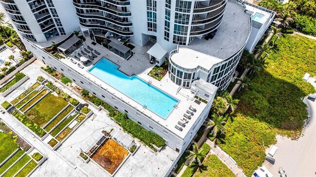 Building Photo - 16001 Collins Ave