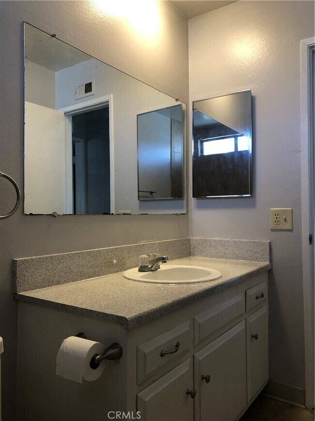 Building Photo - 16541 Kellog Cir