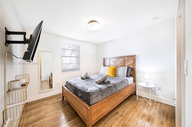 Building Photo - 237 38th St