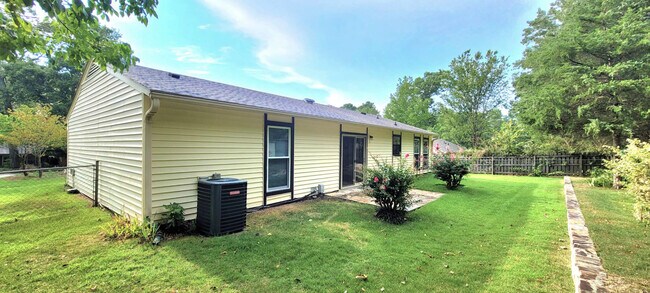 Building Photo - 1607 Burnley Dr