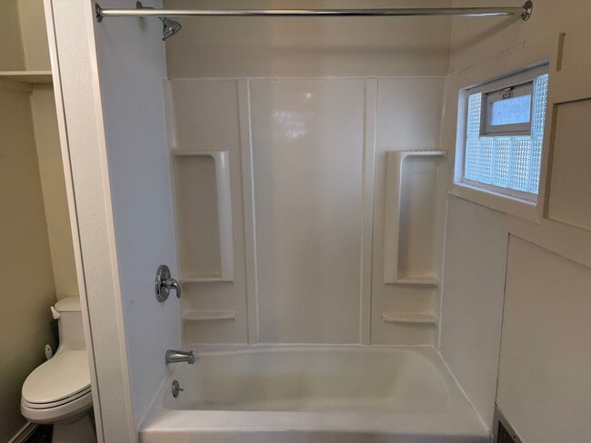 Building Photo - 4 Bed / 2 Bath Home for Rent – Canton, Ohio