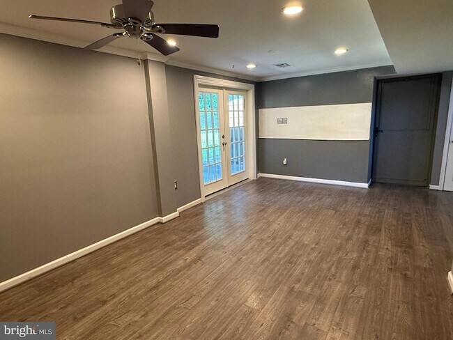 Building Photo - 5555 Neddleton Ave