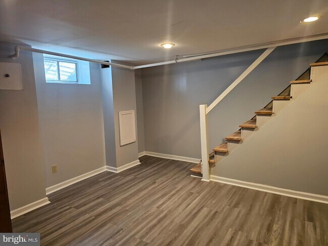 Building Photo - 1521 West End Dr