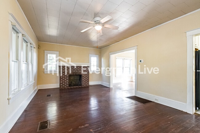 Building Photo - 626 E Washington Ave