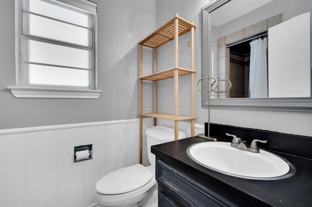 Building Photo - 202 Vanderbilt Ln