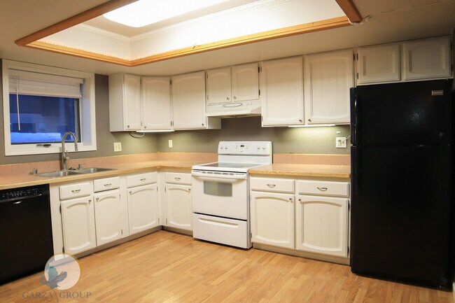 Building Photo - 16 Glacier Ave