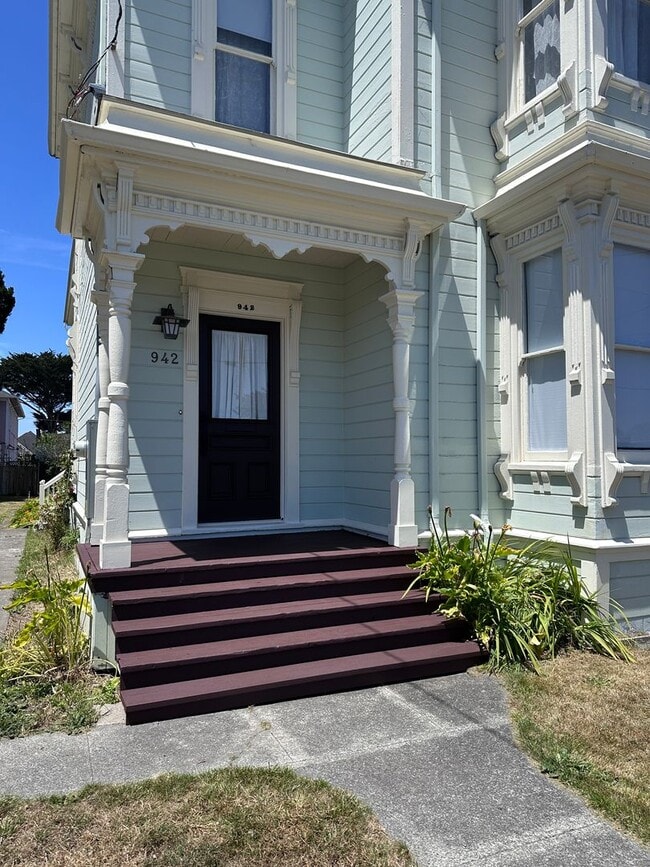 Building Photo - Stunning 1890 Eastlake Victorian | 5 Bedrooms | 2 Bathrooms | Flex Spaces | Steps from Old Town E...