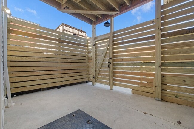 Building Photo - 506 Foreland St