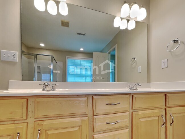 Building Photo - 7355 Sedgebrook Dr W