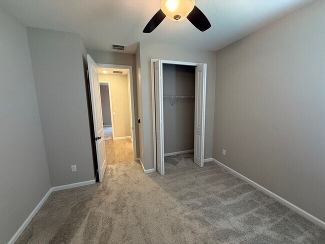 Building Photo - 4/3 Clermont Spacious Home