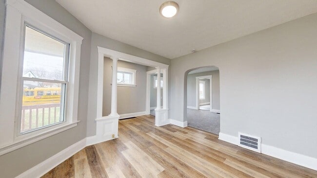 Building Photo - Lorain/W.73 neighborhood, updated 3 bed/1 bath single family house.