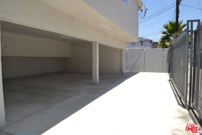Building Photo - 1446 Cochran Ave, #3