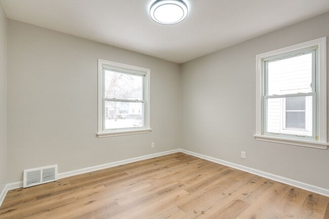 Building Photo - Welcome to a well-maintained 3-bedroom 1-bath home - Willowick, OH 44095