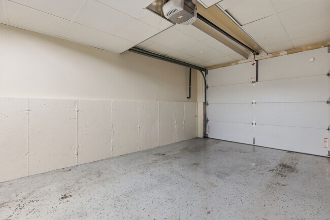 Building Photo - 48 Strawberry Hill Ave