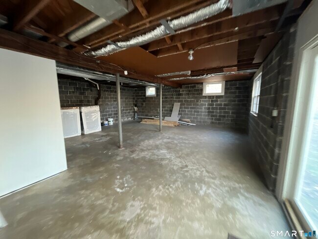 Building Photo - 110 Roger White Dr