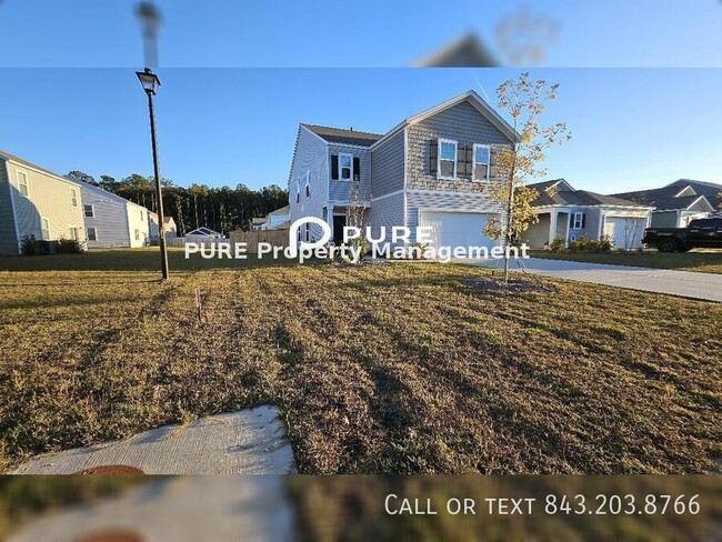 Building Photo - Spacious 4 Bedroom 3 Bathroom Rental Avail...