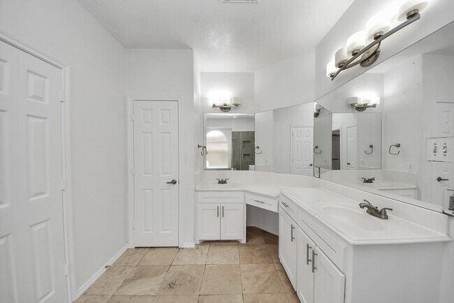 Building Photo - 11207 Satin Tail Ln