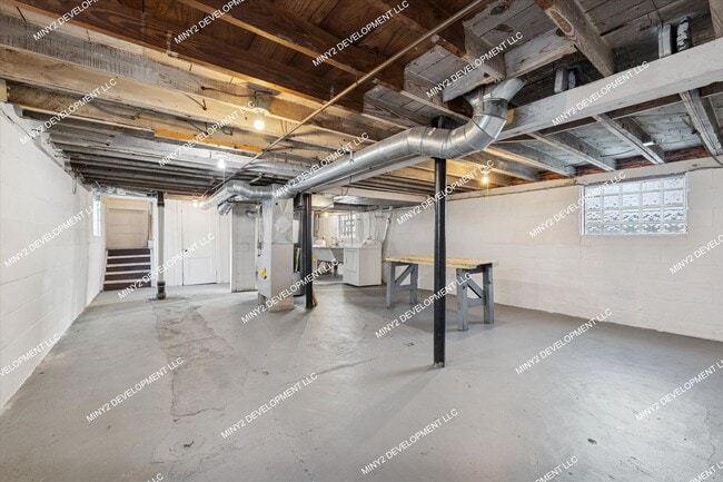 Building Photo - 22618 Maxine St