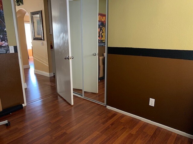 Building Photo - 973 Naples Dr