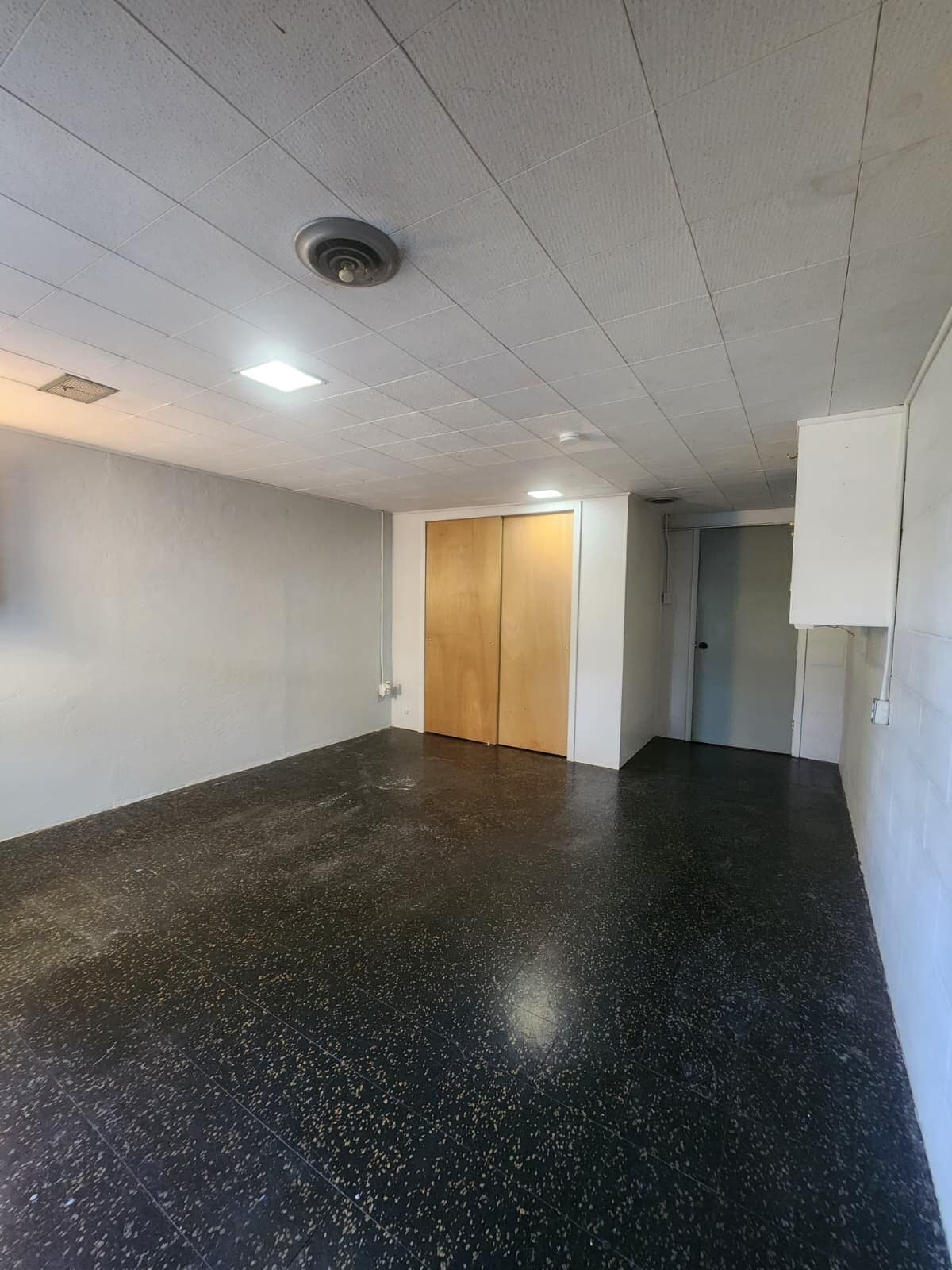 Building Photo - 922 S 74th St