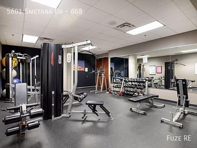 Building Photo - 5601 Smetana Dr