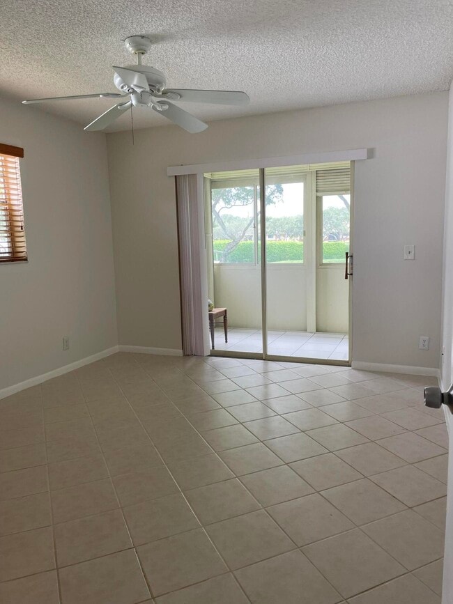 Building Photo - 421 Normandy I