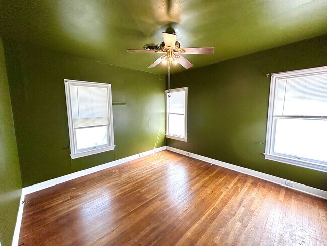 Building Photo - 1627 Schley Ave