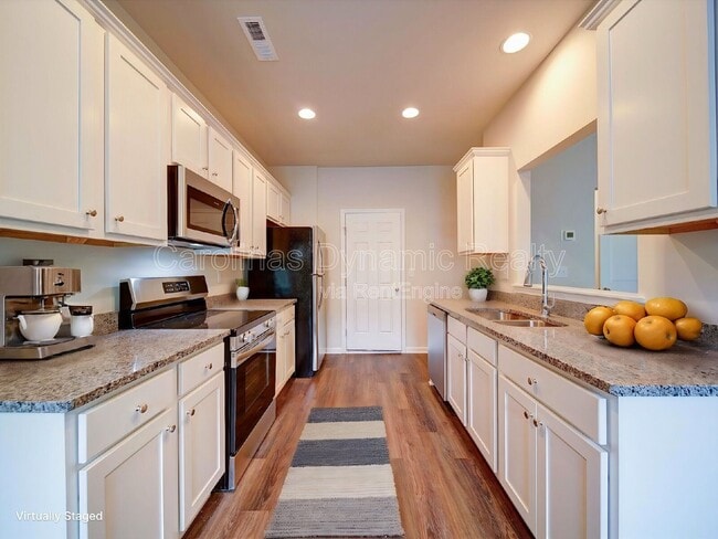 Building Photo - 916 S Battleground Ave