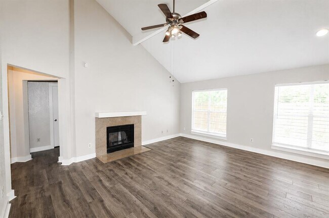 Building Photo - 1302 Danbury Square