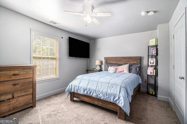 Building Photo - 4079 Essex Dr