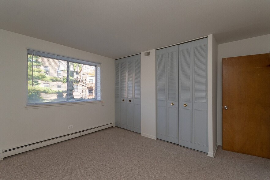 Building Photo - 535 W Aldine Ave