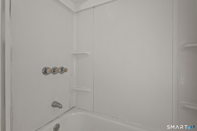 Building Photo - 63 Reynolds St