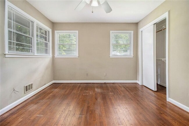 Building Photo - 1174 Arborvista Dr NE