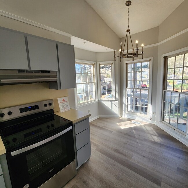 Building Photo - 5712 Finsbury Ct