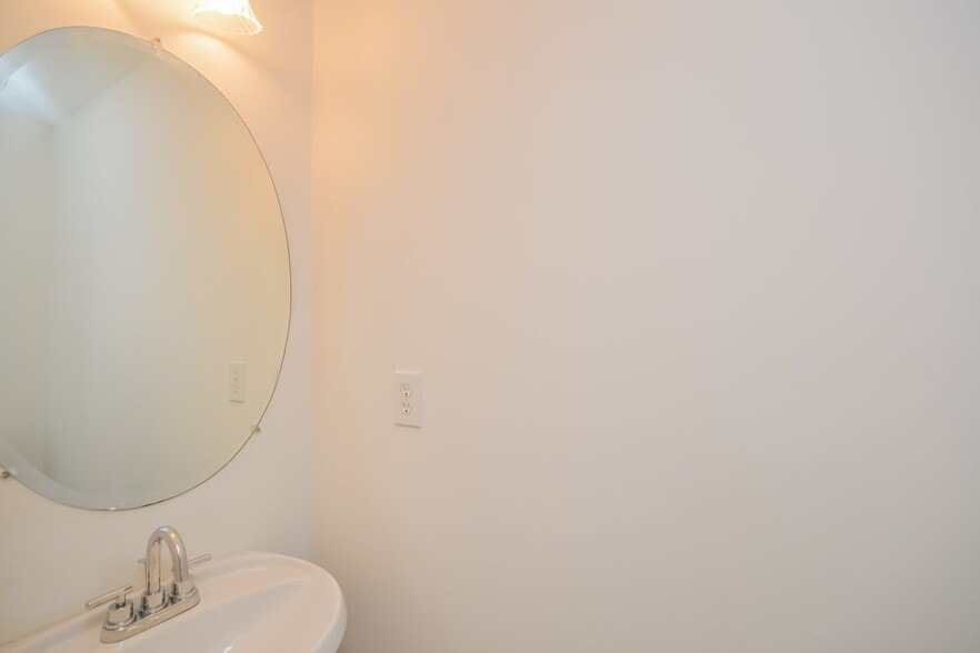 Building Photo - 577 Arbor Ridge Dr