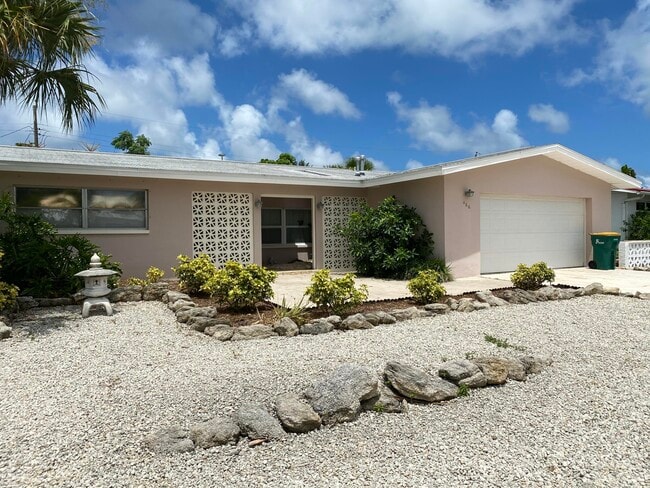 Building Photo - 466 Gateway Dr