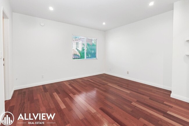 Building Photo - Beautifully Upgraded 2-Bed, 3-Bath Townhouse in Prime Westwood LA Area