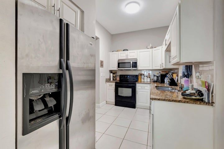 Building Photo - 2500 Venetian Ct