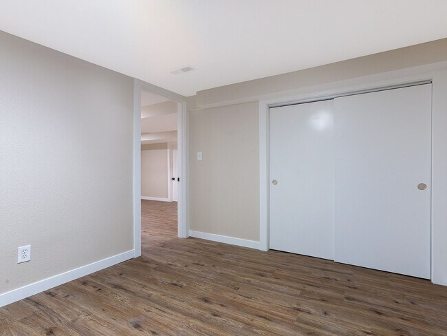 Building Photo - 4215 N Colonial Ave